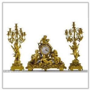 Importante-Garniture-de-cheminée-en-bronze-doré