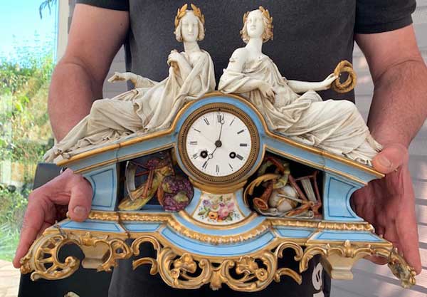 Pendule en porcelaine fin XIXème siècle