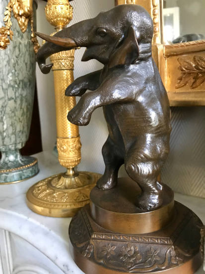 Statue d'éléphant en bronze